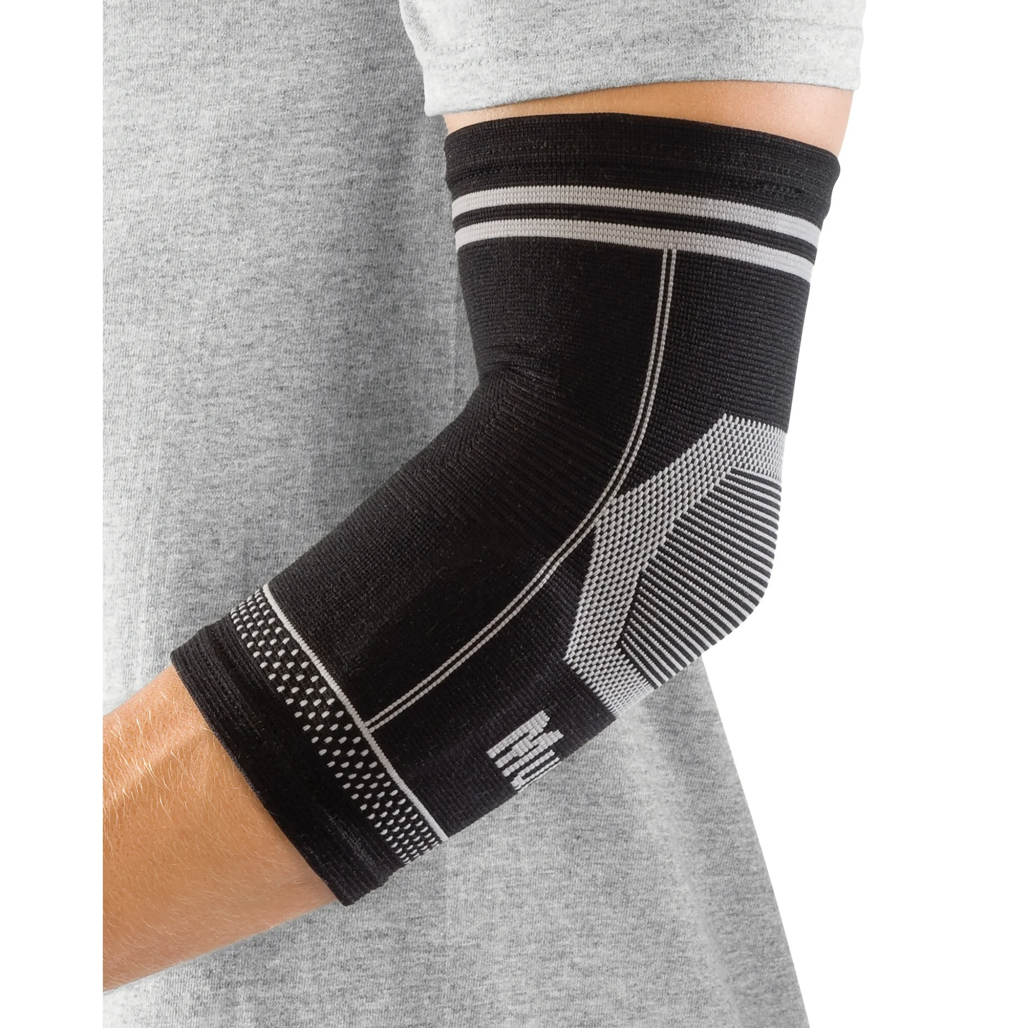 Mueller, 360 Compression 4-Way Stretch Moderate Elbow Support, Comfortable Joint Protection, Size SM/MD